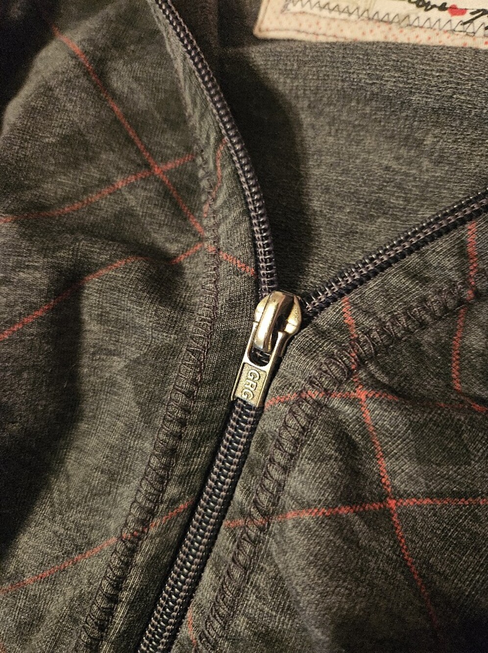 *broken zipper* 2000s Garage grey and pink hoodie - Picture 3 of 5